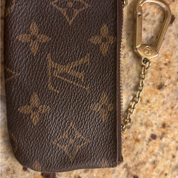 Louis Vuitton key pouch - Picture 2 of 8